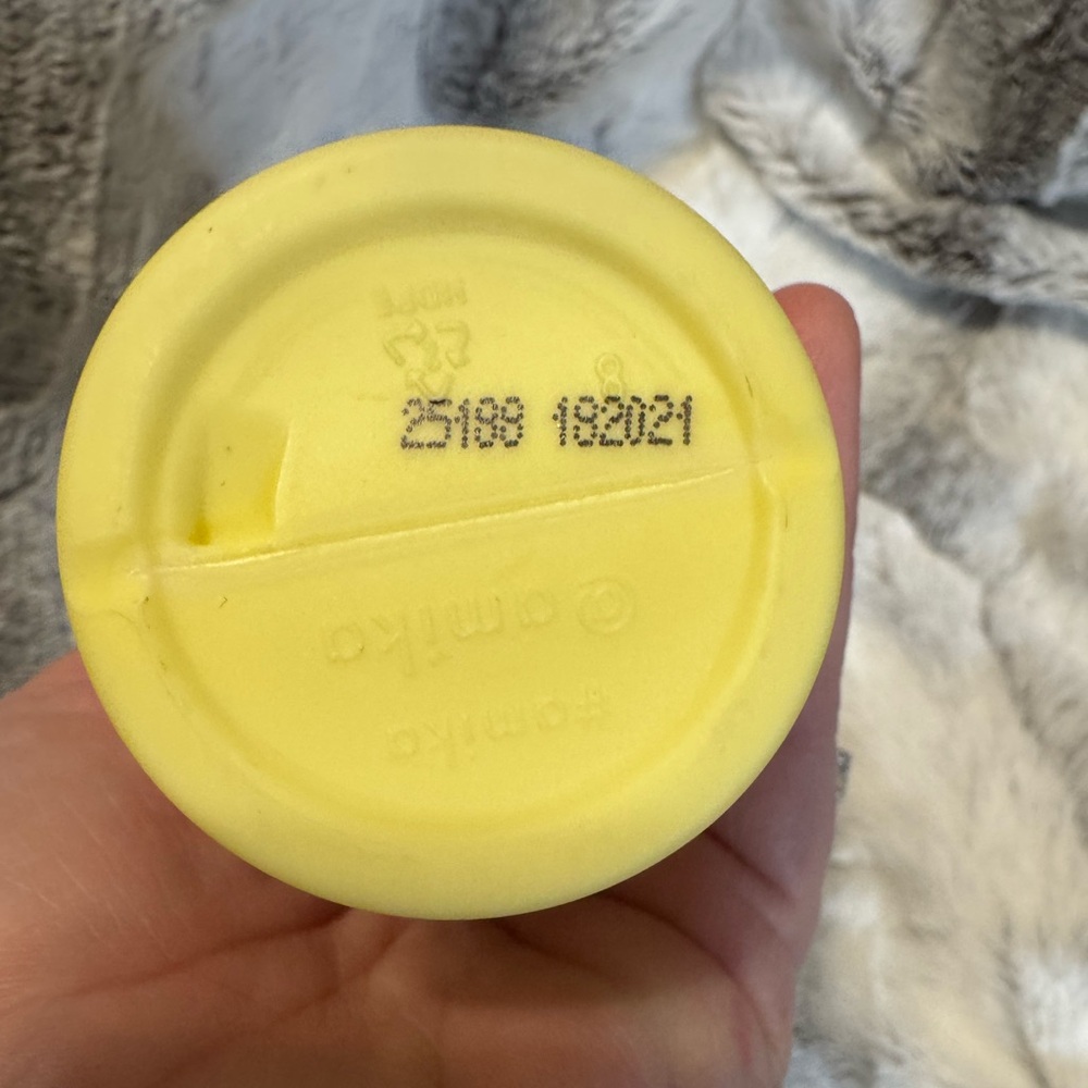Amika - Velveteen Dream Smoothing Conditioner 9.2oz
NEW Full Size - Picture 4 of 4